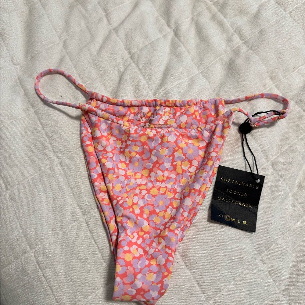 Skatie Bikini Bottom